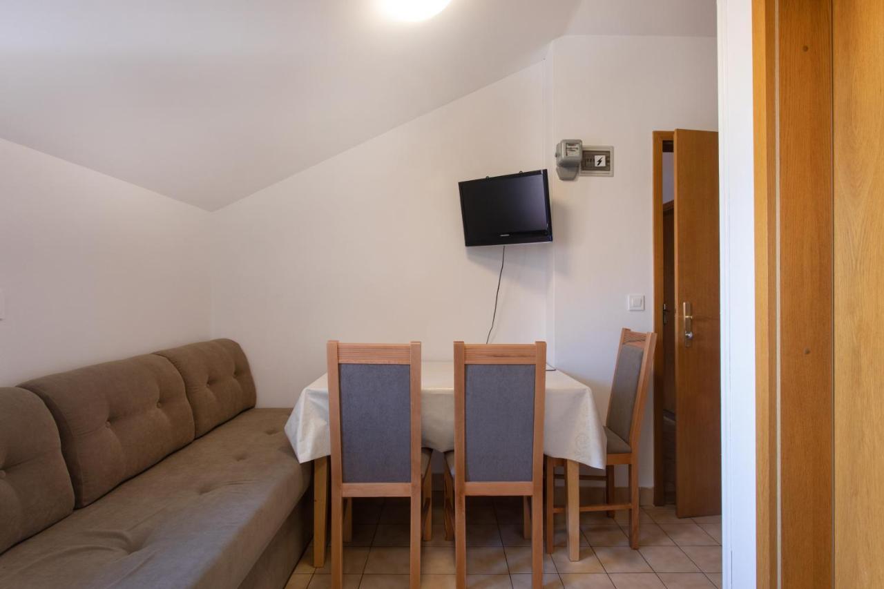 Apartmaji Pri Perotu Izola Exterior foto