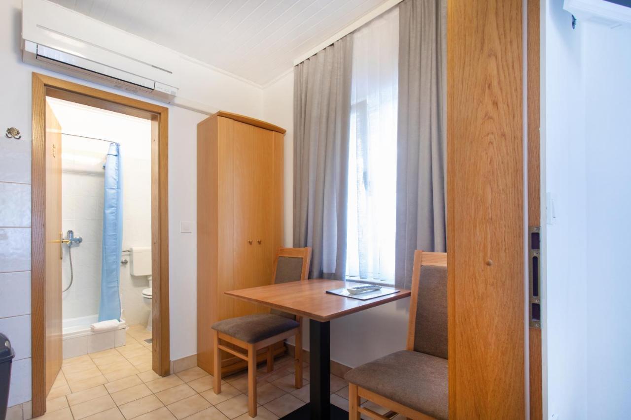 Apartmaji Pri Perotu Izola Exterior foto